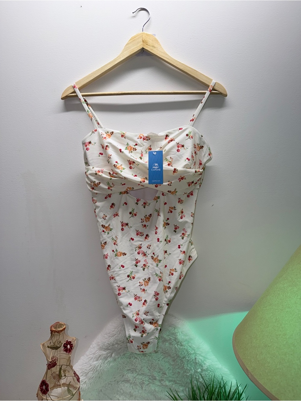 NEW Swimsuit Large Floral White One-Piece  with Sweetheart Neckline 🌺